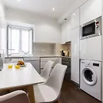 Portucale ! Campo Ourique Design W/ Balcony شقة Lisboa