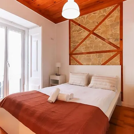 شقة Portucale ! Campo Ourique Design W/ Balcony *
