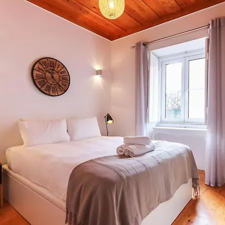 Apartment Portucale ! Campo Ourique Design W/ Balcony