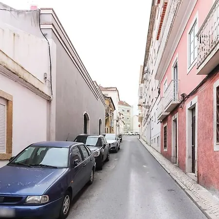 Apartamento Portucale ! Campo Ourique Design W/ Balcony