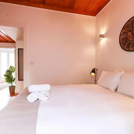 Portucale ! Campo Ourique Design W/ Balcony Apartment