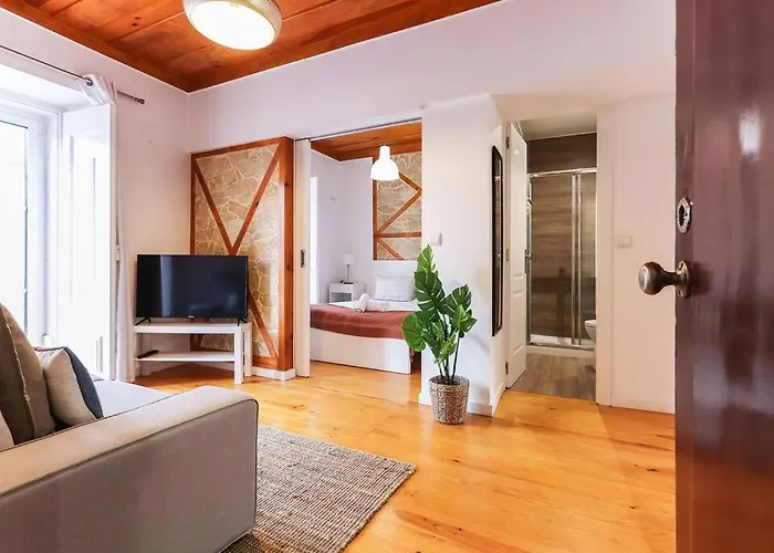 Portucale ! Campo Ourique Design W/ Balcony דירה