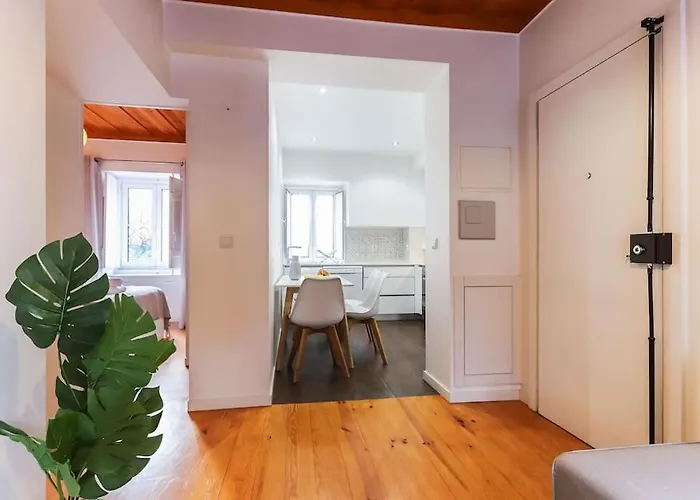 Portucale ! Campo Ourique Design W/ Balcony דירה *
