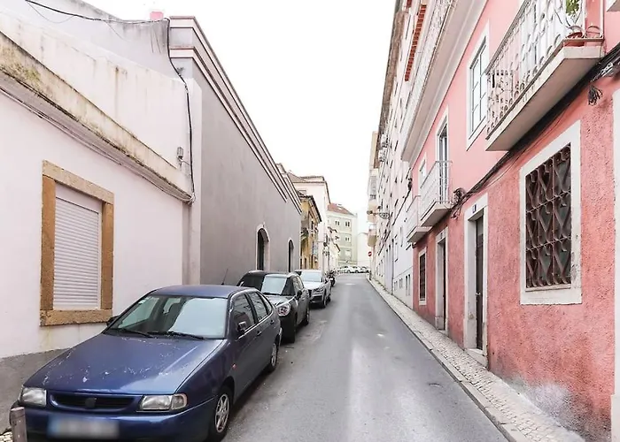 Apartamento Portucale ! Campo Ourique Design W/ Balcony