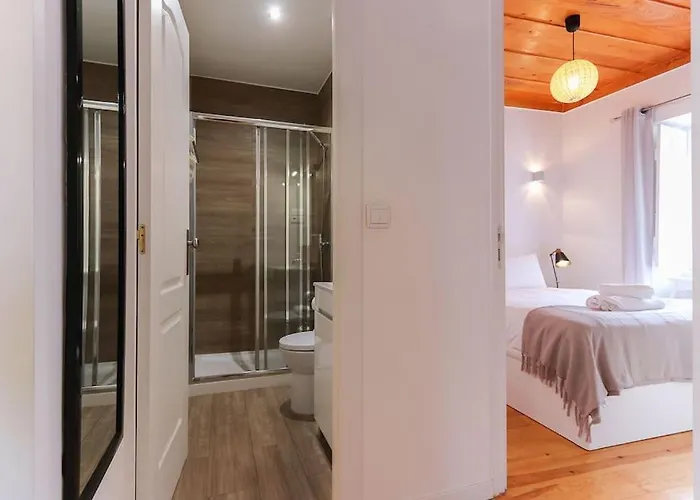 Portucale ! Campo Ourique Design W/ Balcony דירה