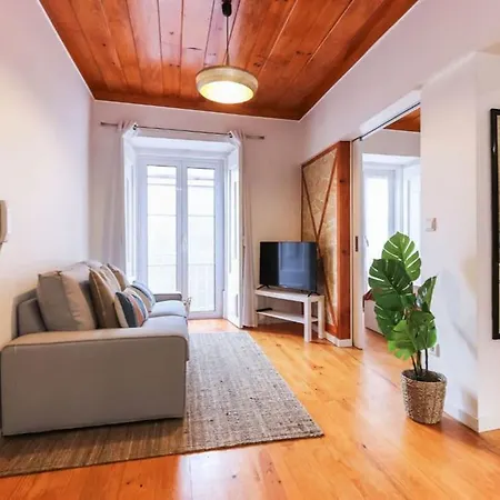 Portucale ! Campo Ourique Design W/ Balcony Апартаменты