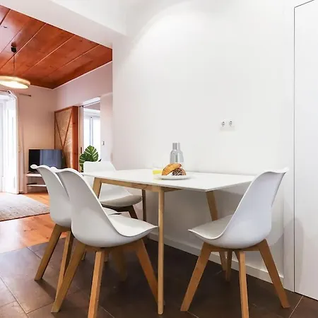 Апартаменты Portucale ! Campo Ourique Design W/ Balcony Лиссабон