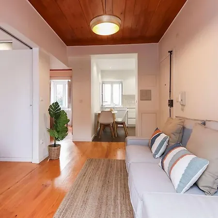 Апартаменты Portucale ! Campo Ourique Design W/ Balcony *