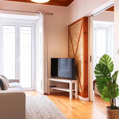 Апартаменты Portucale ! Campo Ourique Design W/ Balcony